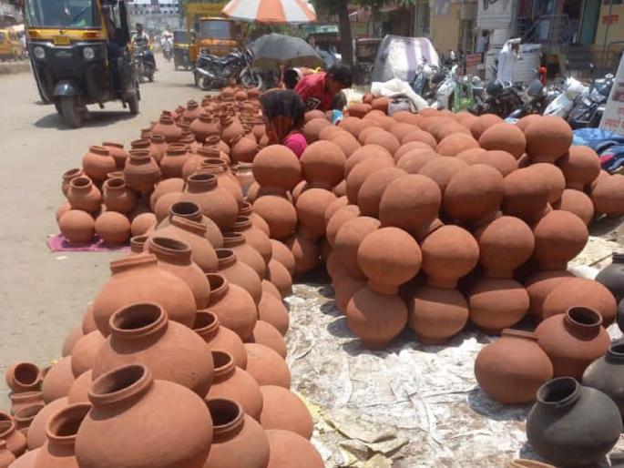 Black, red or china clay? The water in which Matha is cold cold.. | काळा, लाल कि चिनीमातीचा माठ? कोणत्या माठातील पाणी थंडा थंडा.. कूल कूल Black, red or china clay? The water in which Matha is cold cold.. | काळा, लाल कि चिनीमातीचा माठ? कोणत्या माठातील पाणी थंडा थंडा.. कूल कूल