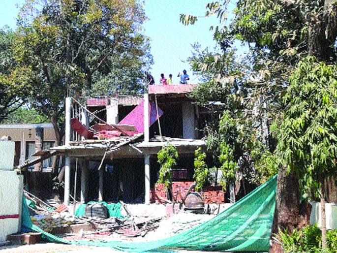 Proposal submitted for the permanent residence, general resolution in the special meeting | घरे कायम होण्यासाठी प्रस्ताव सादर, विशेष सभेत सर्वानुमते ठराव