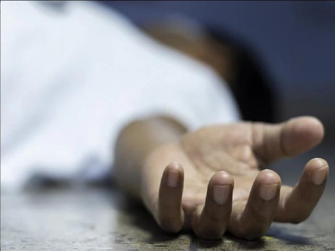 Two young boy hit by a train while crossing the track wearing earphones in Mathura | इयरफोन लावून पबजी खेळणाऱ्या दोघांना ट्रेनने उडवलं, रेल्वे ट्रॅक ओलांडताना झाला अपघात