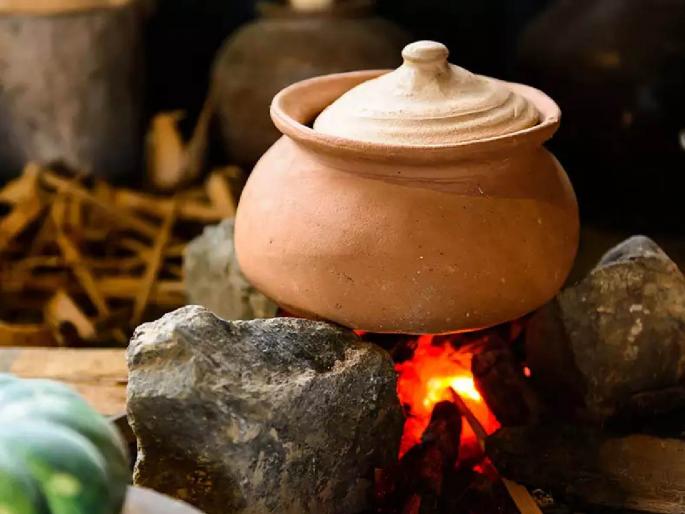 What is the benefit of cooking food in clay pots? Help reduce malnutrition among children | मातीच्या भांड्यात अन्न शिजवण्याचा फायदा काय ? बालकांमधील कुपोषण कमी होण्यास मदत What is the benefit of cooking food in clay pots? Help reduce malnutrition among children | मातीच्या भांड्यात अन्न शिजवण्याचा फायदा काय ? बालकांमधील कुपोषण कमी होण्यास मदत