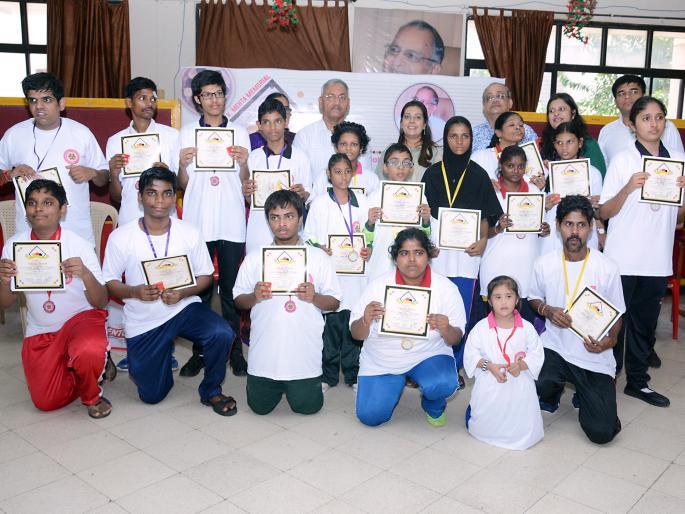 Carom: Yesh, Ganesh, Divya Wadkar, Harshali, Vimal won tittle | कॅरम : येश, गणेश, दिव्या वाडकर, हर्षाली, विमल यांना विजेतेपद Carom: Yesh, Ganesh, Divya Wadkar, Harshali, Vimal won tittle | कॅरम : येश, गणेश, दिव्या वाडकर, हर्षाली, विमल यांना विजेतेपद