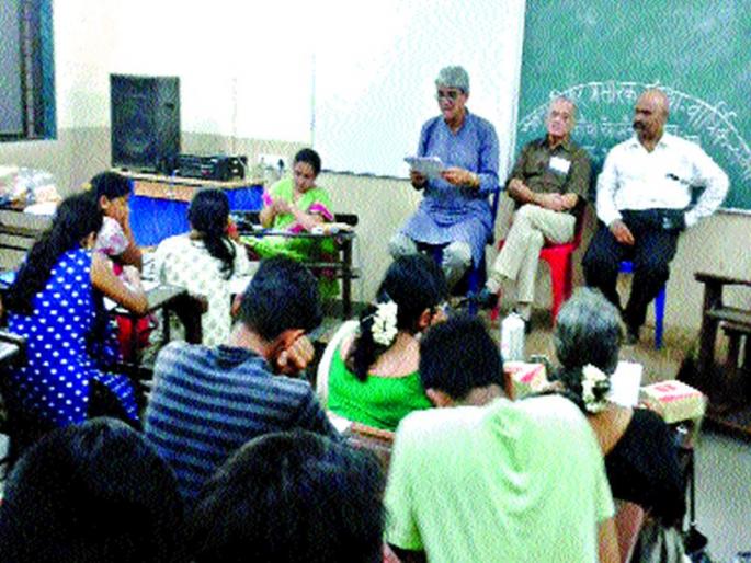 Ratnakar Matkari will take the stage to the world stage | वंचितांचा रंगमंच वैश्विक स्तरावर नेणार- रत्नाकर मतकरी