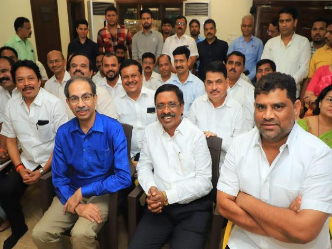 Uddhav Thackeray to visit Sindhudurg soon, meeting of Shiv Sena office bearers at Matoshree in mumbai | उद्धव ठाकरे लवकरच सिंधुदुर्ग दौऱ्यावर, मातोश्रीवर शिवसेना पदाधिकाऱ्यांची बैठक Uddhav Thackeray to visit Sindhudurg soon, meeting of Shiv Sena office bearers at Matoshree in mumbai | उद्धव ठाकरे लवकरच सिंधुदुर्ग दौऱ्यावर, मातोश्रीवर शिवसेना पदाधिकाऱ्यांची बैठक