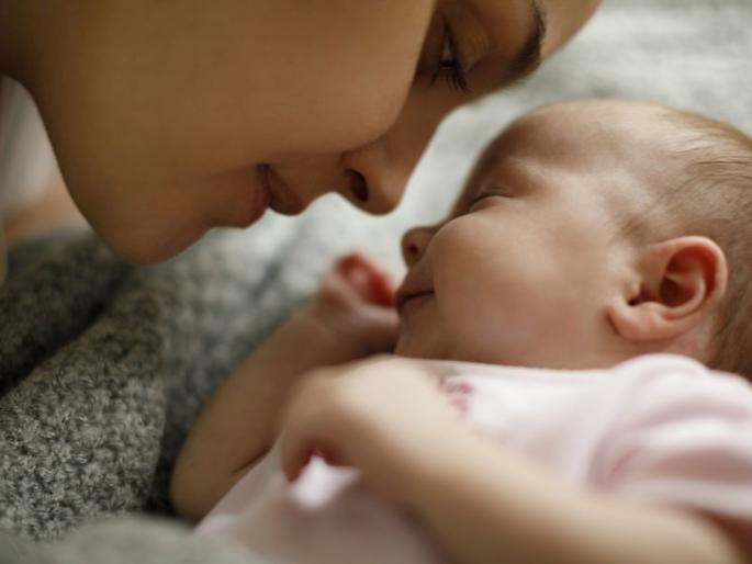 Now the surrogate mother also has the right to ask maternity leave, the court says, no difference in mother | आता सरोगेट आईलाही मॅटरर्निटी लिव्हचा अधिकार, न्यायालय म्हणतं आई वेगळी असते का?