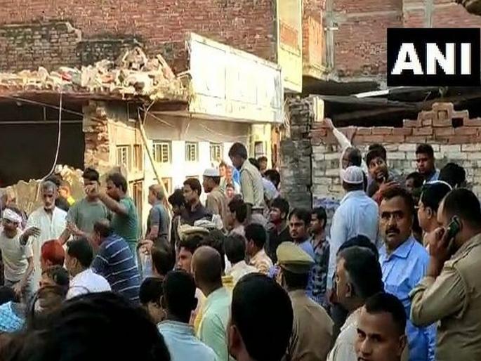up mau cylinder blast house collapsed 7 dead | उत्तर प्रदेशमध्ये सिलेंडर स्फोटामुळे इमारत कोसळली; 12 जणांचा मृत्यू, 15 जखमी 