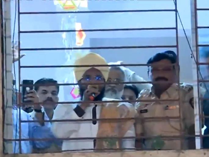 Mufti Salman Azhari was detained by the police for making a provocative speech | प्रक्षोभक भाषण केल्याप्रकरणी मुफ्ती सलमान अझहरी यांना पोलिसांनी घेतले ताब्यात Mufti Salman Azhari was detained by the police for making a provocative speech | प्रक्षोभक भाषण केल्याप्रकरणी मुफ्ती सलमान अझहरी यांना पोलिसांनी घेतले ताब्यात