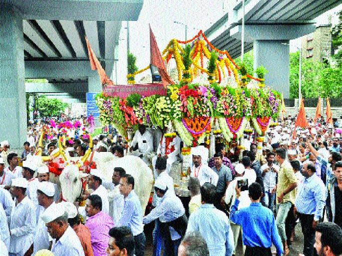 Mobile Post Office at Mauli Palakhi Sohala | माऊलींच्या पालखी सोहळ्यात मोबाइल पोस्ट आॅफिस  Mobile Post Office at Mauli Palakhi Sohala | माऊलींच्या पालखी सोहळ्यात मोबाइल पोस्ट आॅफिस