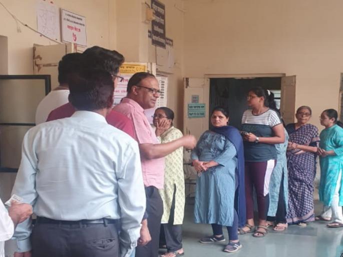 Only 5 percent turnout in first phase in Maval morning; Discouragement among voters! | Maval Lok Sabha: मावळात सकाळी पहिल्या टप्प्यात केवळ ५ टक्के मतदान; मतदारांमध्ये निरुत्साह! Only 5 percent turnout in first phase in Maval morning; Discouragement among voters! | Maval Lok Sabha: मावळात सकाळी पहिल्या टप्प्यात केवळ ५ टक्के मतदान; मतदारांमध्ये निरुत्साह!