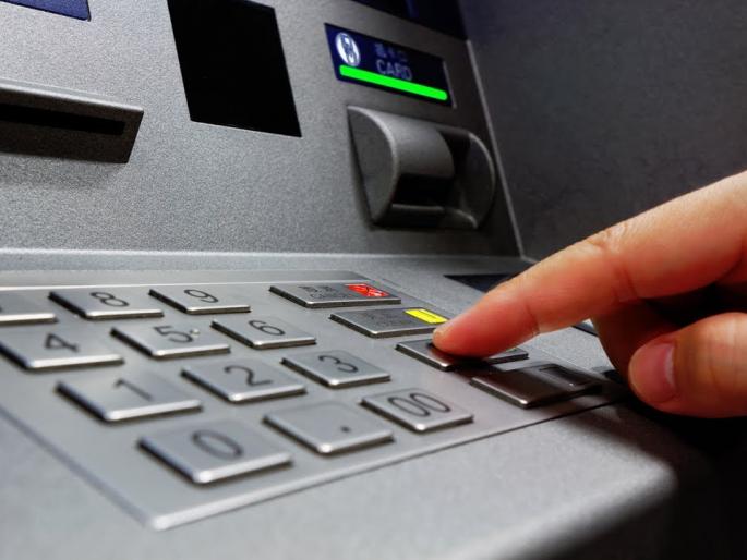 Thieves try to break the ATM machine | चोरट्यांकडून एटीएम मशिन फोडण्याचा प्रयत्न Thieves try to break the ATM machine | चोरट्यांकडून एटीएम मशिन फोडण्याचा प्रयत्न