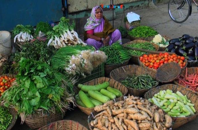 Import and export of milk, fruit and vegetables in Wardha district is banned | वर्धा जिल्ह्यात दूध, फळ आणि भाजीपाल्याच्या आयात-निर्यातीवर बंदी Import and export of milk, fruit and vegetables in Wardha district is banned | वर्धा जिल्ह्यात दूध, फळ आणि भाजीपाल्याच्या आयात-निर्यातीवर बंदी