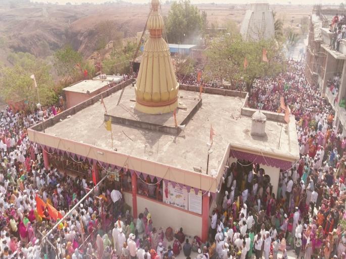 Mayamba Devasthan's water conservation campaign also promotes tourism; Waterfalls, lush greenery in the mountains | मायंबा देवस्थानच्या जलसंवर्धन मोहिमने पर्यटनालाही चालना; धबधबे, डोंगरातील हिरवळ लक्षवेधी Mayamba Devasthan's water conservation campaign also promotes tourism; Waterfalls, lush greenery in the mountains | मायंबा देवस्थानच्या जलसंवर्धन मोहिमने पर्यटनालाही चालना; धबधबे, डोंगरातील हिरवळ लक्षवेधी