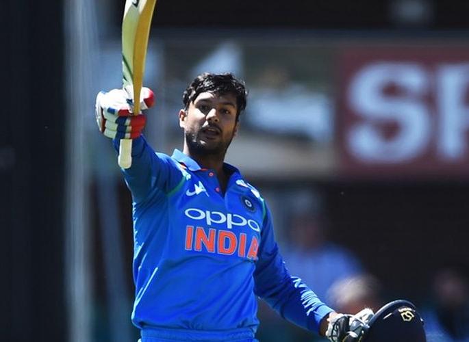 Reason why Shubman Gill was selected in Indian team instead of Mayank Agarwal | ...म्हणून मयांक ऐवजी न्यूझीलंड दौऱ्यासाठी शुबमन गिलला मिळाली संधी