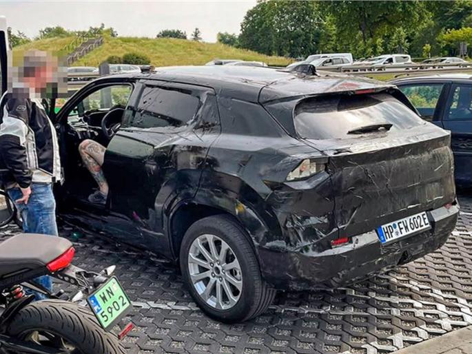 Maruti's first electric car spotted eVX India Launch; Know when launching, range | काळ्या वेस्टनात लपविली, पण चार्जिंग करताना सापडली; मारुतीच्या पहिल्या EV कारची झलक दिसली Maruti's first electric car spotted eVX India Launch; Know when launching, range | काळ्या वेस्टनात लपविली, पण चार्जिंग करताना सापडली; मारुतीच्या पहिल्या EV कारची झलक दिसली