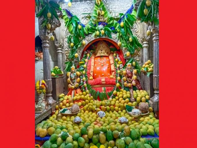 beautiful decoration of mango fruits at mayureshwar morgaon | मोरगावच्या मयुरेश्वरास आंब्यांच्या फळांची सुंदर सजावट beautiful decoration of mango fruits at mayureshwar morgaon | मोरगावच्या मयुरेश्वरास आंब्यांच्या फळांची सुंदर सजावट