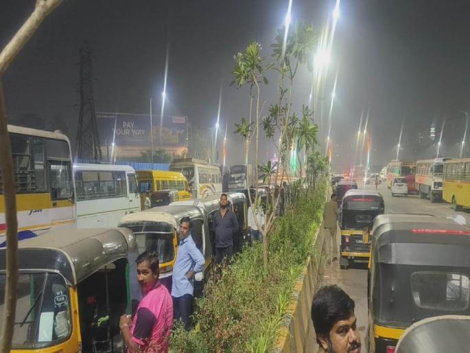 cng gas crowd in kalyan queues of rickshaw pullers at cng gas pumps since night | कल्याणमध्ये सीएनजी गॅसचा ठणठणाट; रात्रीपासून सीएनजी गॅस पंपावर रिक्षा चालकांच्या रांगा cng gas crowd in kalyan queues of rickshaw pullers at cng gas pumps since night | कल्याणमध्ये सीएनजी गॅसचा ठणठणाट; रात्रीपासून सीएनजी गॅस पंपावर रिक्षा चालकांच्या रांगा