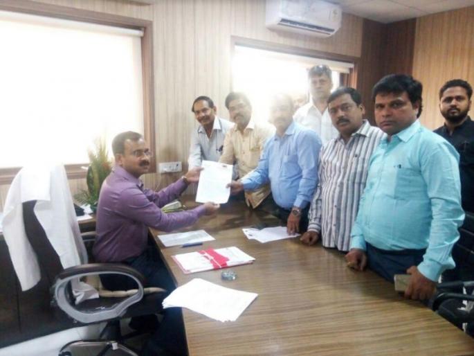 Take action against those who stop interlocking; Mawasavi Bavi's demand | परस्पर दालन बंद करणाऱ्या सत्ताधाऱ्यांवर कारवाई करा; मनसेसह बविआची मागणी Take action against those who stop interlocking; Mawasavi Bavi's demand | परस्पर दालन बंद करणाऱ्या सत्ताधाऱ्यांवर कारवाई करा; मनसेसह बविआची मागणी