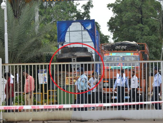 Security will increase in the industries of the waluj industrial area | वाळूज उद्योगनगरीत कंपन्यांनी वाढविली सुरक्षा; उद्योजक व पोलिसांचा सुरक्षेवर भर Security will increase in the industries of the waluj industrial area | वाळूज उद्योगनगरीत कंपन्यांनी वाढविली सुरक्षा; उद्योजक व पोलिसांचा सुरक्षेवर भर