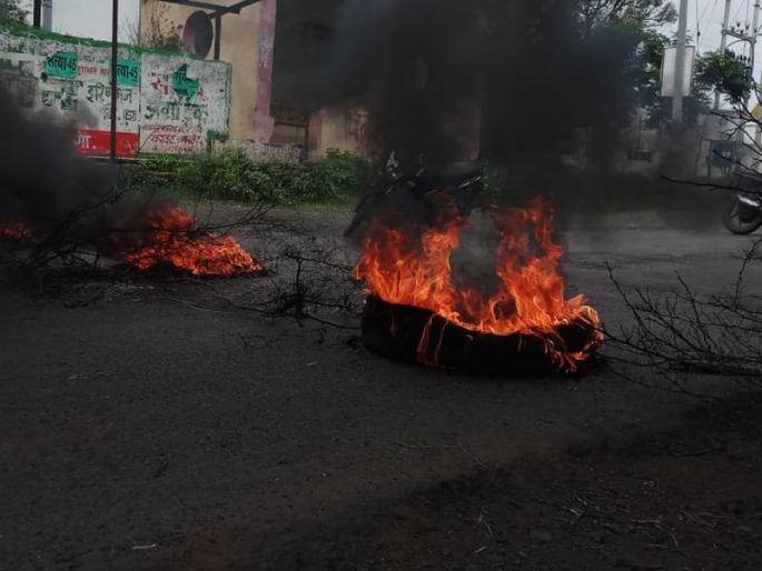 Maharashtra Bandh: Market crashed by Rs 400 cr in Aurangabad district | Maharashtra Bandh : औरंगाबाद जिल्ह्यातील बाजारपेठेला ४०० कोटींचा फटका Maharashtra Bandh: Market crashed by Rs 400 cr in Aurangabad district | Maharashtra Bandh : औरंगाबाद जिल्ह्यातील बाजारपेठेला ४०० कोटींचा फटका