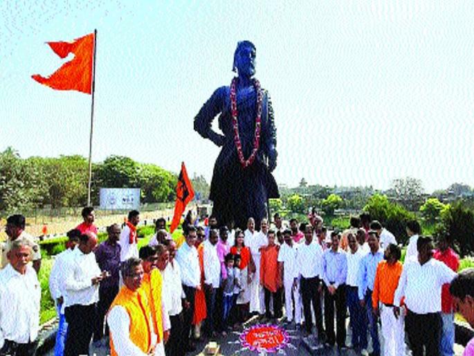 Shiva lovers flock, city saffron atmosphere in mumbai | शिवप्रेमींमध्ये जल्लोष, मुंबई शहर उपनगरात भगवे वातावरण