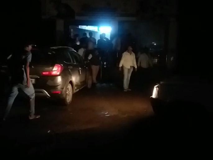 One lakh looted at gunpoint in malegaon nashik | बंदुकीचा धाक दाखवून एक लाख लुटले One lakh looted at gunpoint in malegaon nashik | बंदुकीचा धाक दाखवून एक लाख लुटले