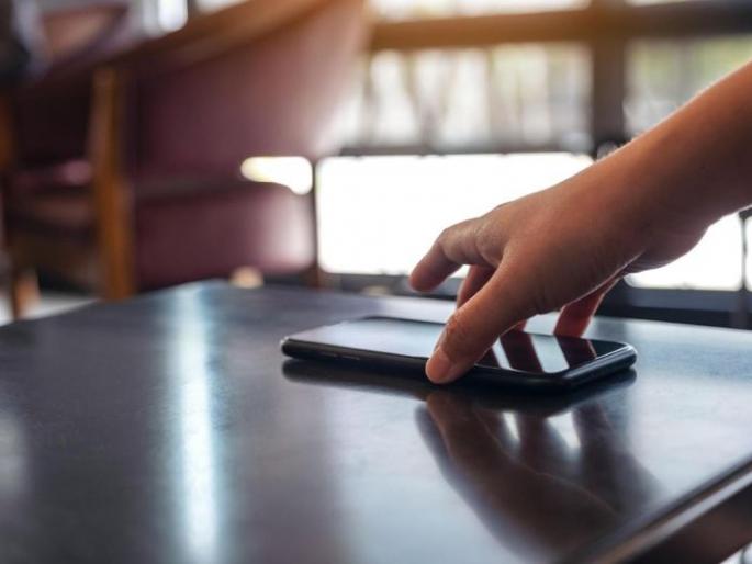 He became 'Byomkesh Bakshi' to find the stolen mobile. | चोरी गेलेला मोबाइल शोधण्यासाठी तो बनला ‘ब्योमकेश बक्षी’ He became 'Byomkesh Bakshi' to find the stolen mobile. | चोरी गेलेला मोबाइल शोधण्यासाठी तो बनला ‘ब्योमकेश बक्षी’