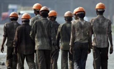 Two lakh laborers pass through the district in lockdown | लॉकडाऊनमध्ये दोन लाख मजूर जिल्ह्यातून मार्गस्थ Two lakh laborers pass through the district in lockdown | लॉकडाऊनमध्ये दोन लाख मजूर जिल्ह्यातून मार्गस्थ
