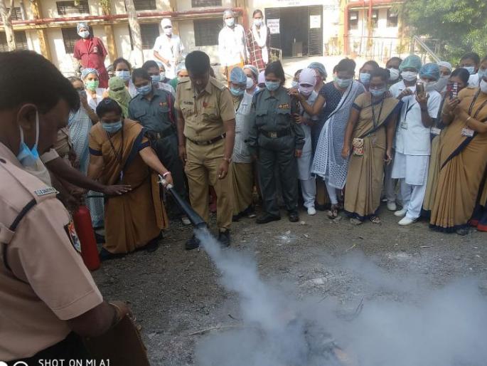 'Fire Mock Drill' at District Women's Hospital | जिल्हा स्री रुग्णालयात ‘फायर मॉक ड्रिल’ 'Fire Mock Drill' at District Women's Hospital | जिल्हा स्री रुग्णालयात ‘फायर मॉक ड्रिल’