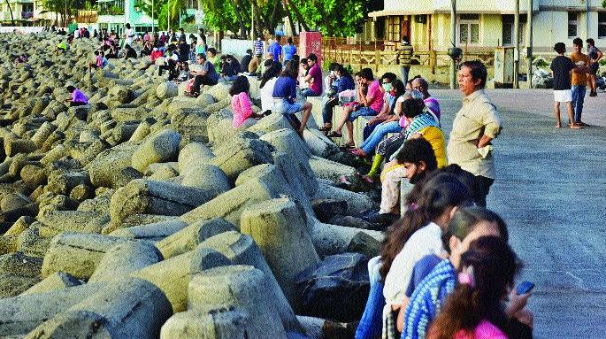 After the lockdown, Mumbaikars rallied for healthy air | लॉकडाऊननंतर आरोग्यदायी हवेसाठी मुंबईकर एकवटले After the lockdown, Mumbaikars rallied for healthy air | लॉकडाऊननंतर आरोग्यदायी हवेसाठी मुंबईकर एकवटले