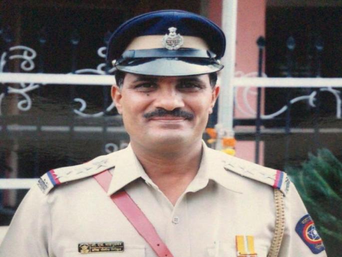 Ganpatrao Madgulkar's special interview | पोलीस दलातील सेवेचे सार्थक झाले : राष्ट्रपतीपदक जाहीर झालेल्या गणपतराव माडगूळकरांची भावना  Ganpatrao Madgulkar's special interview | पोलीस दलातील सेवेचे सार्थक झाले : राष्ट्रपतीपदक जाहीर झालेल्या गणपतराव माडगूळकरांची भावना