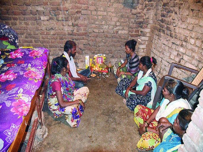 Child dies of malnutrition in Panvel | पनवेलमध्ये आदिवासीवाडीत कुपोषणामुळे बालिकेचा मृत्यू