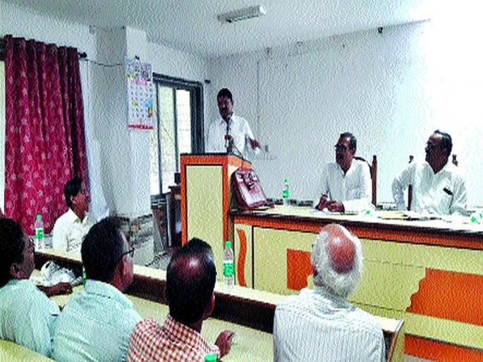 Horticulturists organized to compensate | नुकसान भरपाईसाठी बागायतदार संघटित Horticulturists organized to compensate | नुकसान भरपाईसाठी बागायतदार संघटित