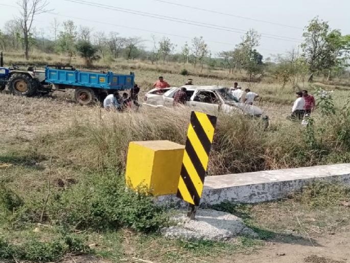 car accident in Mohadi taluka of bhandara dist; Two killed, four seriously injured | लग्न लावून गावाकडे परतणाऱ्या वऱ्हाड्यांवर काळाचा घाला; दोन ठार, चार गंभीर car accident in Mohadi taluka of bhandara dist; Two killed, four seriously injured | लग्न लावून गावाकडे परतणाऱ्या वऱ्हाड्यांवर काळाचा घाला; दोन ठार, चार गंभीर