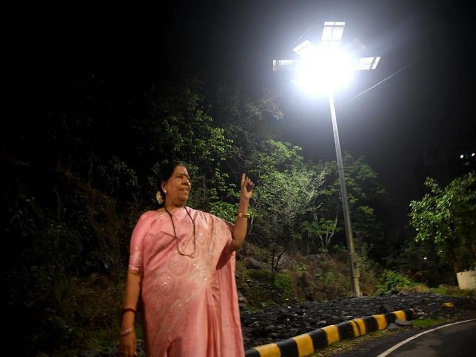 Lighting of 669 solar lights at various nodes in Navi Mumbai; Roads, villages lit up | नवी मुंबईतील विविध नोडमध्ये ६६९ सौर दिव्यांची झळाळी; रस्ते, गावठाणात पडला प्रकाश Lighting of 669 solar lights at various nodes in Navi Mumbai; Roads, villages lit up | नवी मुंबईतील विविध नोडमध्ये ६६९ सौर दिव्यांची झळाळी; रस्ते, गावठाणात पडला प्रकाश