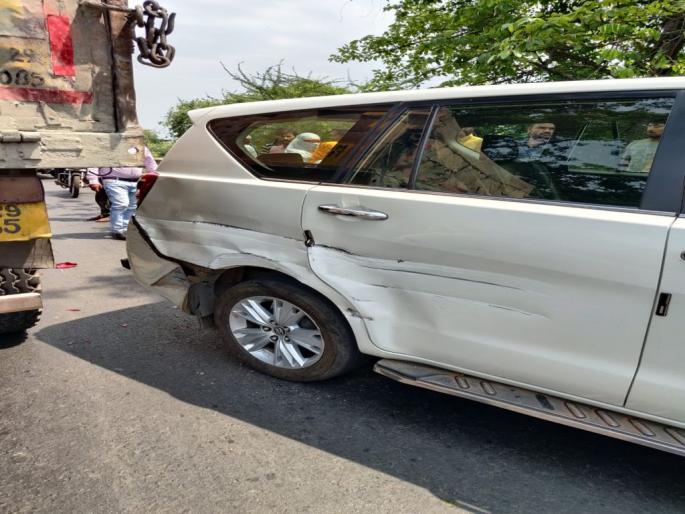 MP Sunil Mendhe's convoy vehicle hit by a truck; Incident at Wainganga Bridge | खासदार सुनिल मेंढे यांच्या ताफ्यातील वाहनाला ट्रकची धडक; वैनगंगा पुलावरील घटना MP Sunil Mendhe's convoy vehicle hit by a truck; Incident at Wainganga Bridge | खासदार सुनिल मेंढे यांच्या ताफ्यातील वाहनाला ट्रकची धडक; वैनगंगा पुलावरील घटना