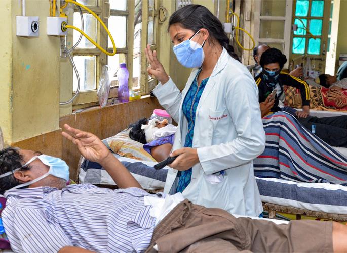 Health services will be provided by MBBS students in villages without health centers | आरोग्य केंद्रं नसलेल्या गावांमध्ये एमबीबीएस विद्यार्थी देणार आरोग्य सेवा Health services will be provided by MBBS students in villages without health centers | आरोग्य केंद्रं नसलेल्या गावांमध्ये एमबीबीएस विद्यार्थी देणार आरोग्य सेवा