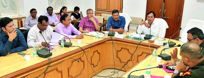 Display notice on a dangerous bridge: Sanjeev Kumar | धोकादायक पुलावर सूचना फलक लावा : संजीव कुमार