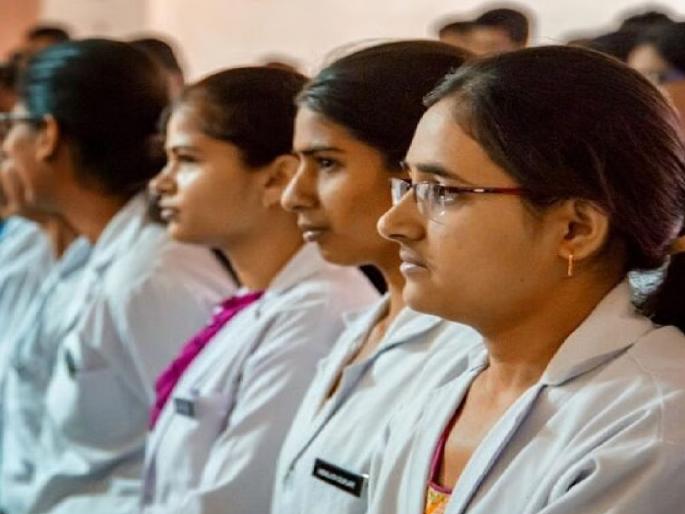 Students and parents pay attention to the cut off for medical admissions | वैद्यकीय प्रवेशाचे गणित यावर्षी बदलणार, ‘कट ऑफ’बाबत बांधले जातायत अंदाज Students and parents pay attention to the cut off for medical admissions | वैद्यकीय प्रवेशाचे गणित यावर्षी बदलणार, ‘कट ऑफ’बाबत बांधले जातायत अंदाज