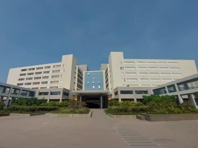 Staff member beaten up at Baramati medical college patients verbally abused staff uneasy | बारामतीच्या वैद्यकीय महाविद्यालयात कर्मचाऱ्याला मारहाण; रुग्णांना अरेरावीची भाषा, कर्मचाऱ्यांमध्ये अस्वस्थता Staff member beaten up at Baramati medical college patients verbally abused staff uneasy | बारामतीच्या वैद्यकीय महाविद्यालयात कर्मचाऱ्याला मारहाण; रुग्णांना अरेरावीची भाषा, कर्मचाऱ्यांमध्ये अस्वस्थता