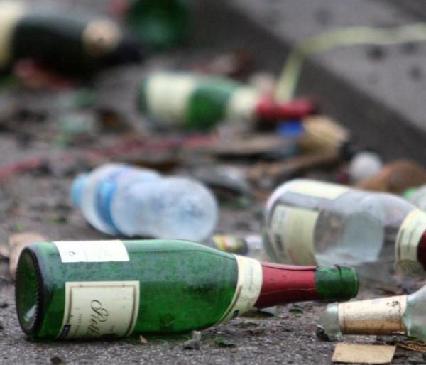 In Nagpur, doctors caught drunkards | नागपुरात डॉक्टरांनी पकडले दारुड्यांना In Nagpur, doctors caught drunkards | नागपुरात डॉक्टरांनी पकडले दारुड्यांना