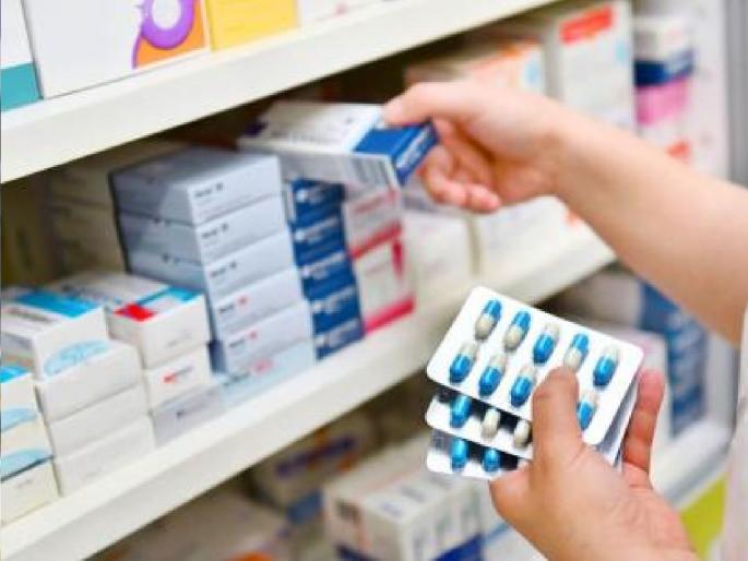 Selling medicines without prescription licenses of 34 medicals in Kolhapur district suspended | प्रिस्क्रिप्शनशिवाय औषधांची विक्री, कोल्हापूर जिल्ह्यातील ३४ मेडिकल्सचे परवाने निलंबित