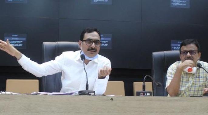 Start clinics; Otherwise we will acquire the service: Collector's warning | दवाखाने सुरु करा; अन्यथा सेवा अधिग्रहित करु : जिल्हाधिकाऱ्यांचा इशारा Start clinics; Otherwise we will acquire the service: Collector's warning | दवाखाने सुरु करा; अन्यथा सेवा अधिग्रहित करु : जिल्हाधिकाऱ्यांचा इशारा