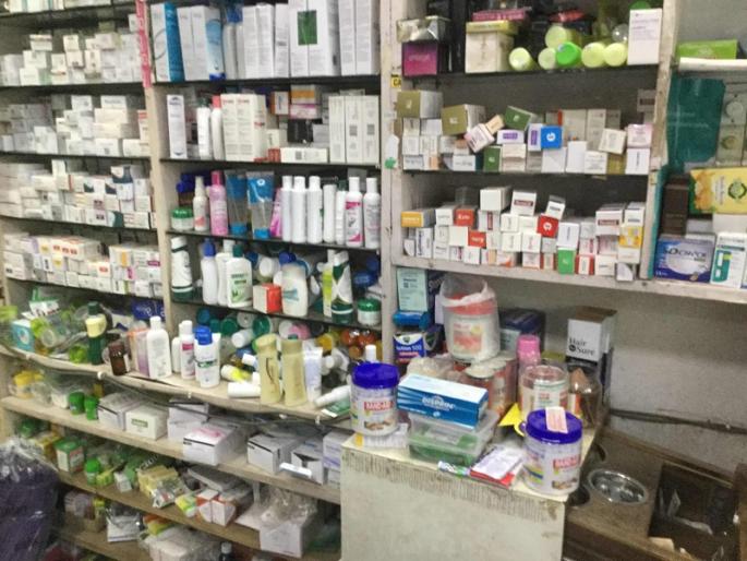 Drug sales down 50 per cent .. Still no service; Warriors became drug dealers | औषधांची विक्री ५० टक्के घटली.. तरीही सेवा नाही आटली; औषध विक्रेते बनले वॉरिअर्स Drug sales down 50 per cent .. Still no service; Warriors became drug dealers | औषधांची विक्री ५० टक्के घटली.. तरीही सेवा नाही आटली; औषध विक्रेते बनले वॉरिअर्स