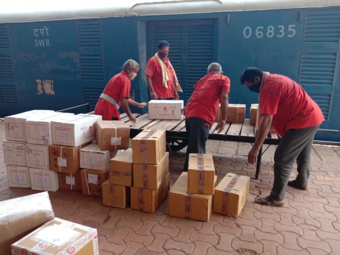CoronaVirus Lockdown: Storage of drugs from special parcel train to Ratnagiri | CoronaVirus Lockdown : स्पेशल पार्सल ट्रेनमधून औषधांचा साठा रत्नागिरीत CoronaVirus Lockdown: Storage of drugs from special parcel train to Ratnagiri | CoronaVirus Lockdown : स्पेशल पार्सल ट्रेनमधून औषधांचा साठा रत्नागिरीत