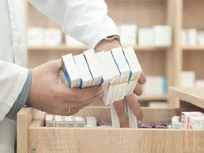Ulhasnagar, Gujarat's control of the Bombay market for drugs; Ask for a medicine with that name, a company with your name too | फक्त स्पेलिंगमध्ये गडबड, हवे त्या नावाने औषधी; बॉम्बे मार्केटवर उल्हासनगर, गुजरातचे नियंत्रण Ulhasnagar, Gujarat's control of the Bombay market for drugs; Ask for a medicine with that name, a company with your name too | फक्त स्पेलिंगमध्ये गडबड, हवे त्या नावाने औषधी; बॉम्बे मार्केटवर उल्हासनगर, गुजरातचे नियंत्रण