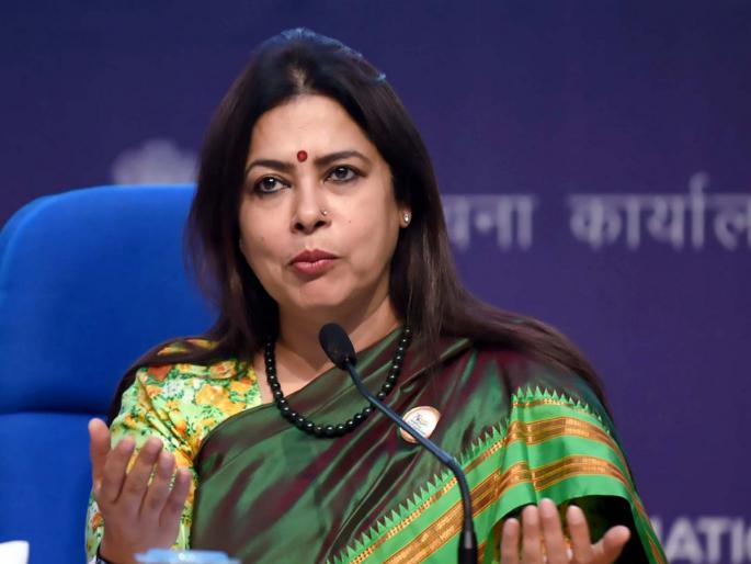 BJP leader Meenakshi Lekhi injured after falling from horse, returns from Kailash Mansarovar Yatra | भाजपा नेत्या मीनाक्षी लेखी घोड्यावरून पडून जखमी, कैलाश मानसरोवर यात्रा सोडून परतल्या माघारी  