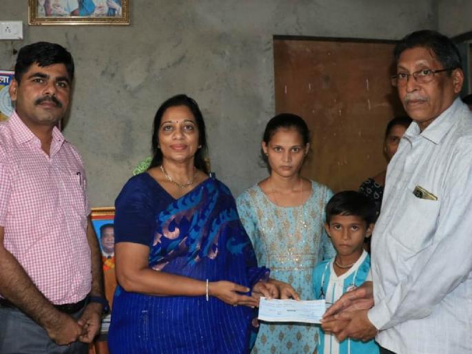 Government assistance to the heirs of the victims of the Uttan and Bhayandar tragedy | उत्तन व भाईंदर दुर्घटनेतील मृतांच्या वारसांना शासनाची मदत Government assistance to the heirs of the victims of the Uttan and Bhayandar tragedy | उत्तन व भाईंदर दुर्घटनेतील मृतांच्या वारसांना शासनाची मदत