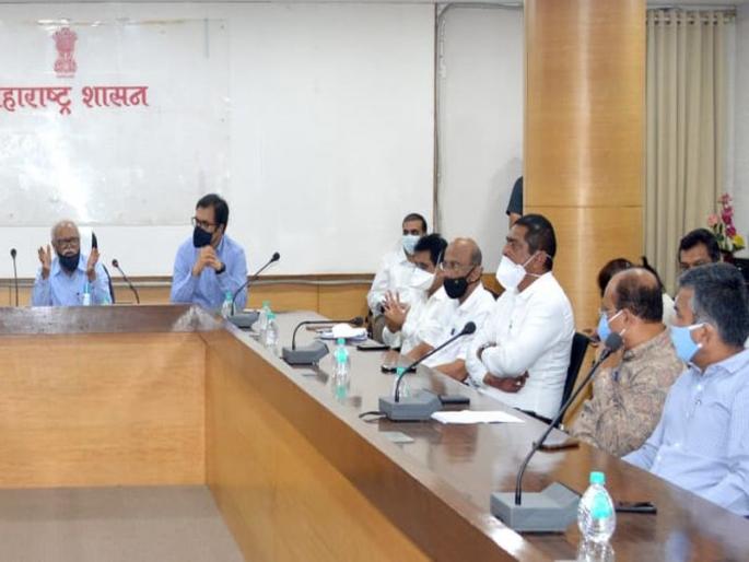 Social commitment; Guardian industrial associations to help in the Corona crisis | सामाजिक बांधिलकी जपा ; कोरोना संकटात मदतीसाठी पालकमंत्र्यांचे औद्योगिक संघटनांना आवाहन Social commitment; Guardian industrial associations to help in the Corona crisis | सामाजिक बांधिलकी जपा ; कोरोना संकटात मदतीसाठी पालकमंत्र्यांचे औद्योगिक संघटनांना आवाहन