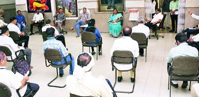 Immediately complete the sterilization by coordination! Mayor Sandeep Joshi directs administration | समन्वयातून निर्जंतुकीकरण तातडीने पूर्ण करा! महापौर संदीप जोशी यांचे प्रशासनाला निर्देश Immediately complete the sterilization by coordination! Mayor Sandeep Joshi directs administration | समन्वयातून निर्जंतुकीकरण तातडीने पूर्ण करा! महापौर संदीप जोशी यांचे प्रशासनाला निर्देश