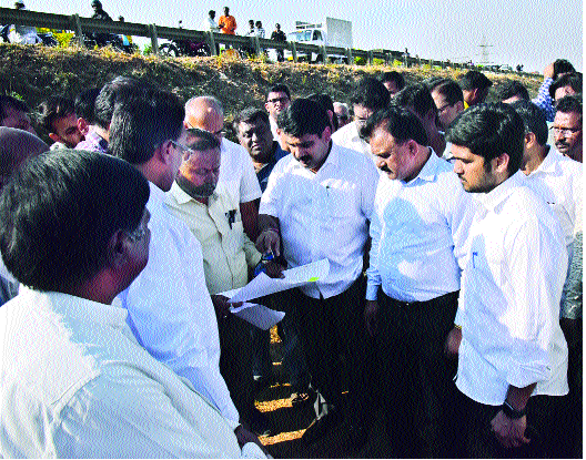 Monthly truck terminus at Tawade Hotel | वाहतुकीच्या नियोजनासाठी पाहणी; तावडे हॉटेल येथे महिन्यात ट्रक टर्मिनस-- : सतेज पाटील  Monthly truck terminus at Tawade Hotel | वाहतुकीच्या नियोजनासाठी पाहणी; तावडे हॉटेल येथे महिन्यात ट्रक टर्मिनस-- : सतेज पाटील