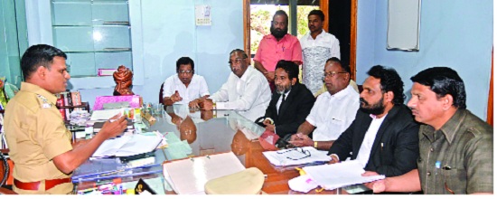 Alternative Civil Supplies Committee: Civil action committee to write a written complaint | पुलाचे काम बंद पाडणाºयांवर सदोष मनुष्यवधाचा गुन्हा नोंदवा पर्यायी शिवाजी पूल : नागरी कृती समिती लेखी म्हणणे